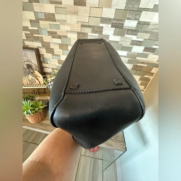 Gucci 101920 Black Leather Shopper Tote w/ Attached Zip Pouch - Picture 7 of 16